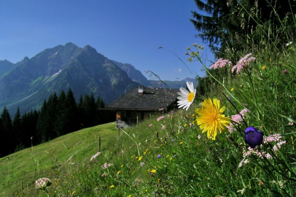 Haller'S Posthotel Riezlern Exterior photo